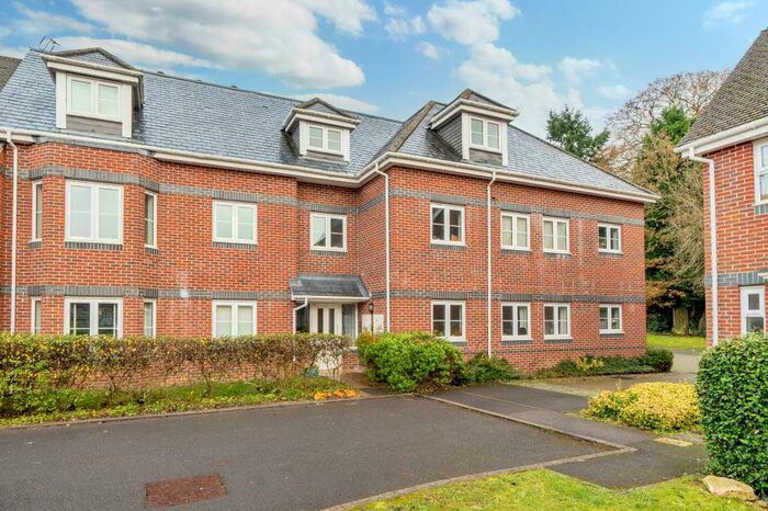 2 Bedroom Flat For Sale In Hermitage, Thatcham, RG18
