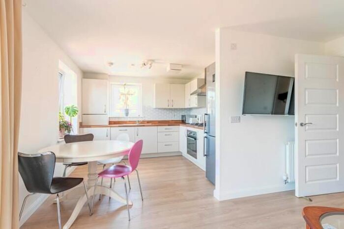 2 Bedroom Flat To Rent In Craw Yard Drive, Edinburgh, EH12