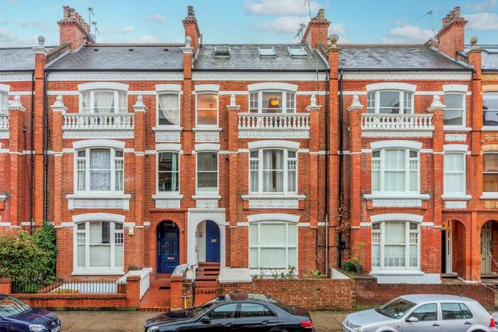 2 Bedroom Flat To Rent In Fulham Park Gardens, Fulham, London, SW6
