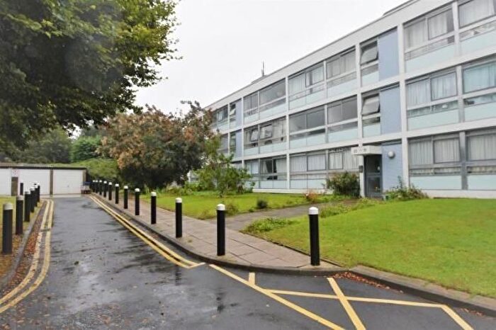 2 Bedroom Flat To Rent In Belmont Hill, London, SE13