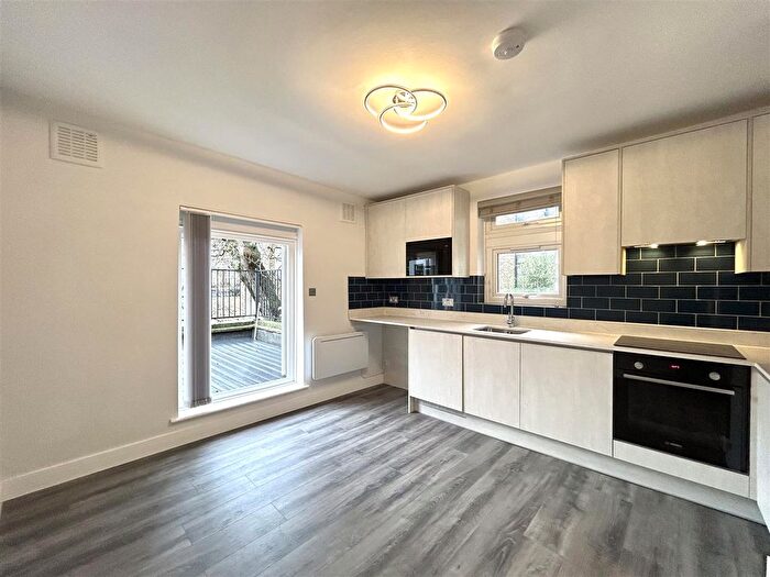 Studio To Rent In St Stephen's Crescent, London, W2