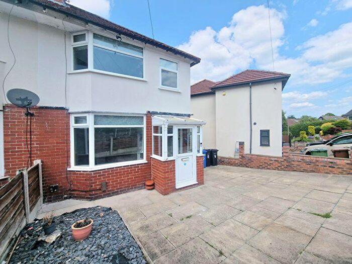 3 Bedroom Semi-Detached House For Sale In The Avenue, Bredbury, SK6