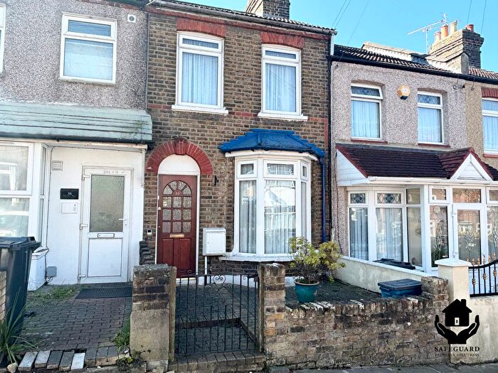 3 Bedroom Terraced House For Sale In Netley Road, Ilford, IG2