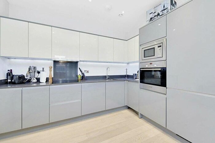 2 Bedroom Flat To Rent In Whiston Road, Hoxton, London, E2