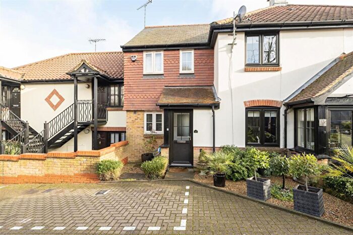 2 Bedroom House For Sale In Loire Mews, Harpenden, AL5