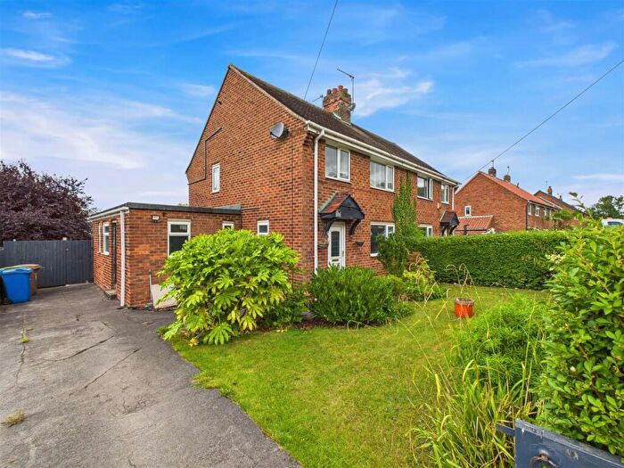 3 Bedroom Semi-Detached House For Sale In Holly Hill, Welton, HU15
