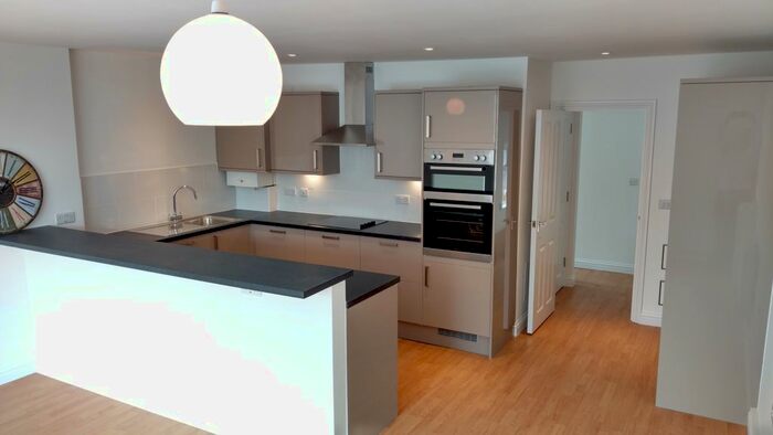 3 Bedroom Flat To Rent In Madrid Road, Guildford, GU2