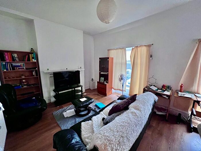 1 Bedroom Flat To Rent In Malvern Terrace, Brynmill, Swansea, SA2