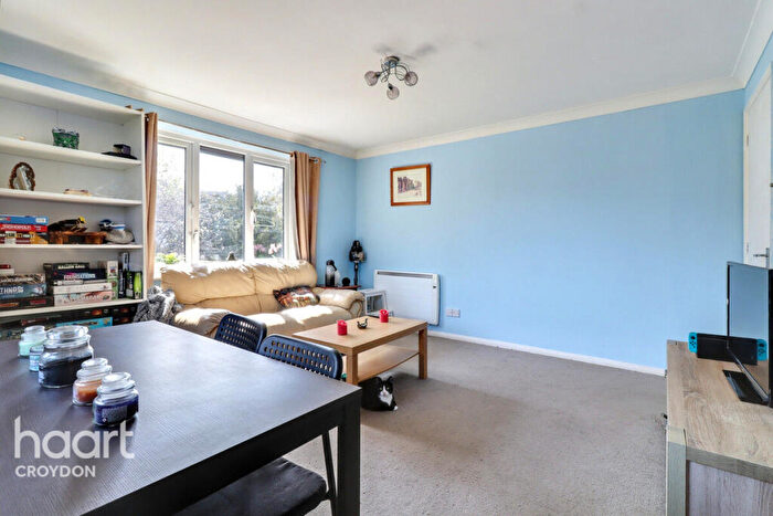 1 Bedroom Flat For Sale In Fairbairn Close, Purley, CR8