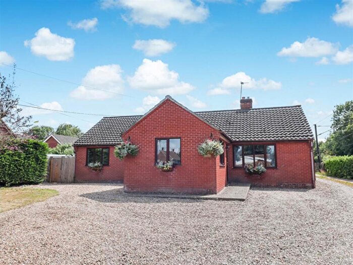 4 Bedroom Detached Bungalow For Sale In Church Road, Swainsthorpe, NR14
