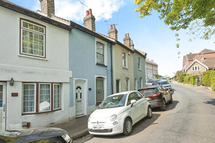 2 Bedroom Terraced House For Sale In South Hill Road, Gravesend, Kent, DA12