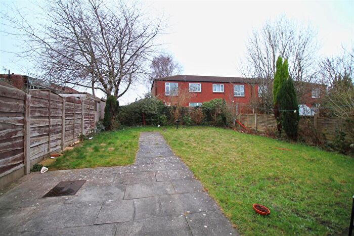 3 Bedroom Semi Detached House For Sale In Bentley Road, Denton, Manchester, M34