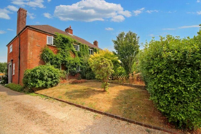 3 Bedroom Semi-Detached House For Sale In Goslings Croft, Selborne, Hampshire, GU34