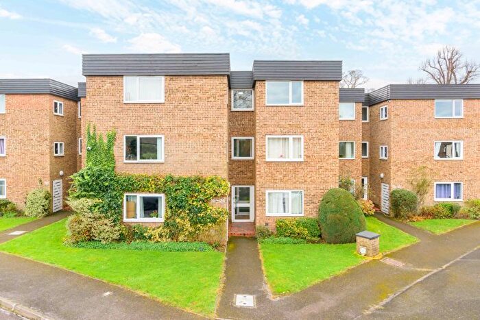 1 Bedroom Flat To Rent In Mount Felix, Walton-On-Thames, KT12