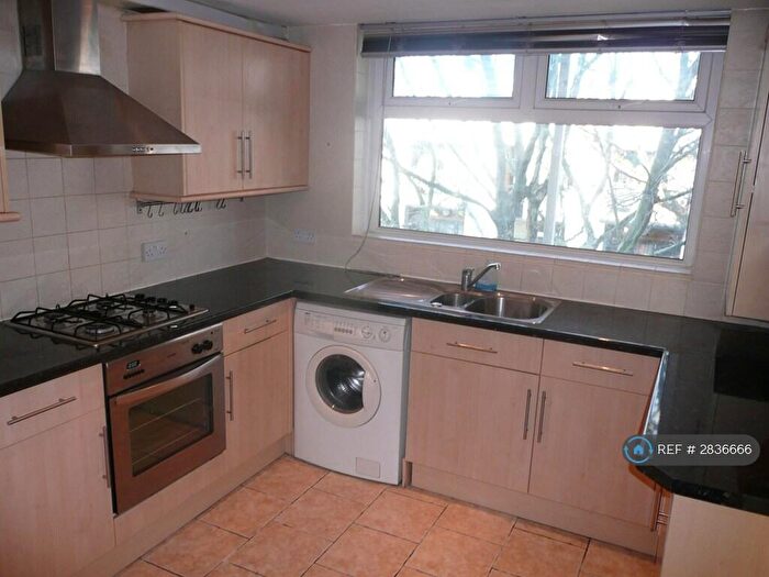 3 Bedroom Maisonette To Rent In Hind Grove, London, E14