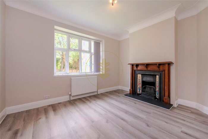 3 Bedroom Apartment To Rent In Princes Court, Kilburn, NW2