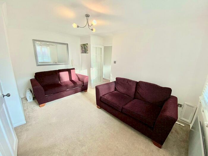 1 Bedroom Flat To Rent In Howard Close, Waltham Abbey, EN9