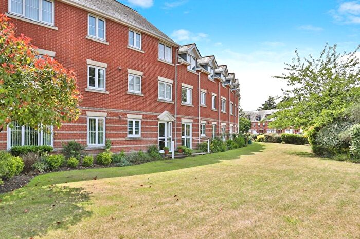 2 Bedroom Flat For Sale In Regency Crescent, Christchurch, Dorset, BH23