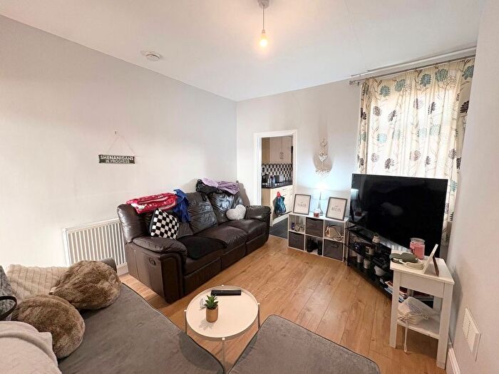 3 Bedroom Semi-detached House To Rent In Lawrence Street, Nottingham, NG10