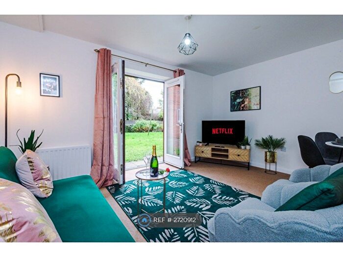 2 Bedroom Flat To Rent In Goldsmith Court, Coventry, CV3