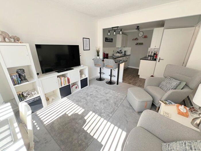 1 Bedroom Flat For Sale In Waverley Road, New Milton, Hampshire., BH25