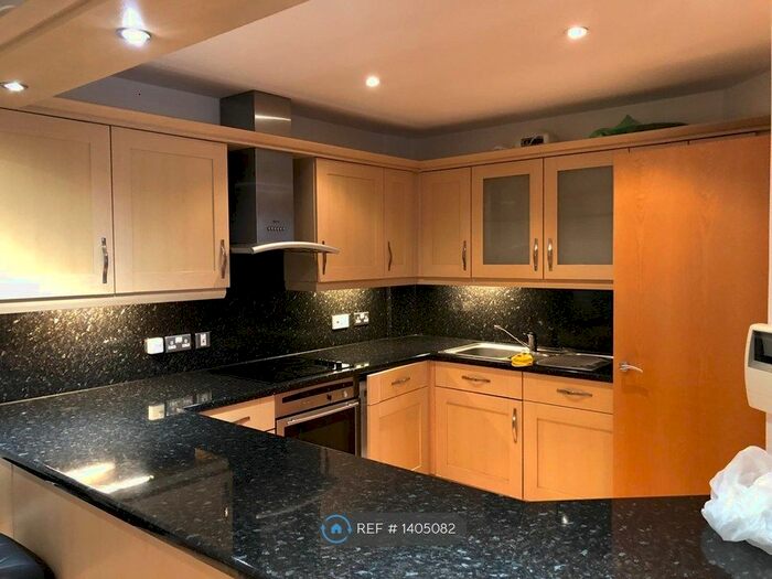 2 Bedroom Flat To Rent In Imperial Point, Salford Quays, M50