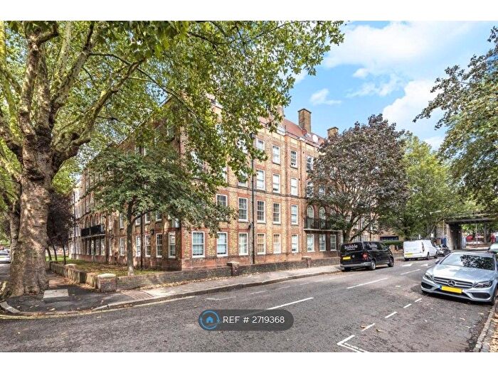 2 Bedroom Flat To Rent In Comber House, London, SE5