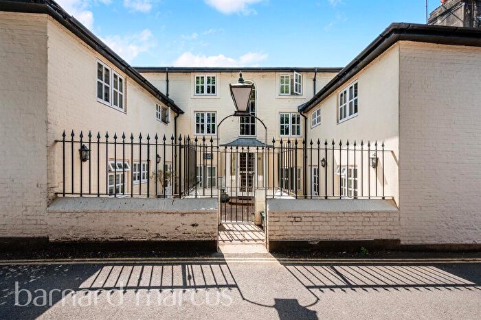 2 Bedroom Flat For Sale In Church Street, Dorking, RH4