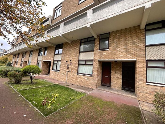 3 Bedroom Flat For Sale In Neville Court, Washington, NE37