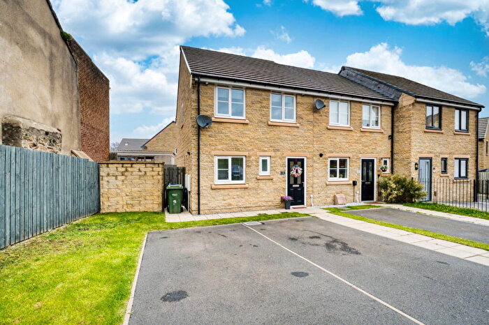 3 Bedroom End Of Terrace House For Sale In Beaumont Court, Winlaton, NE21