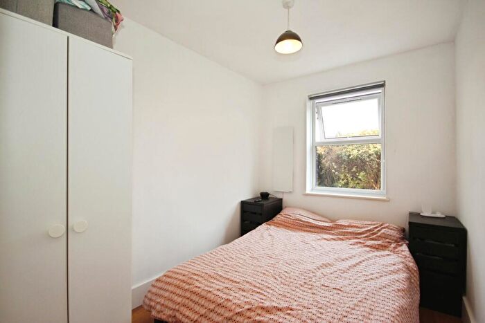 1 Bedroom Flat For Sale In Landor Road, Warwick, Warwickshire, CV34