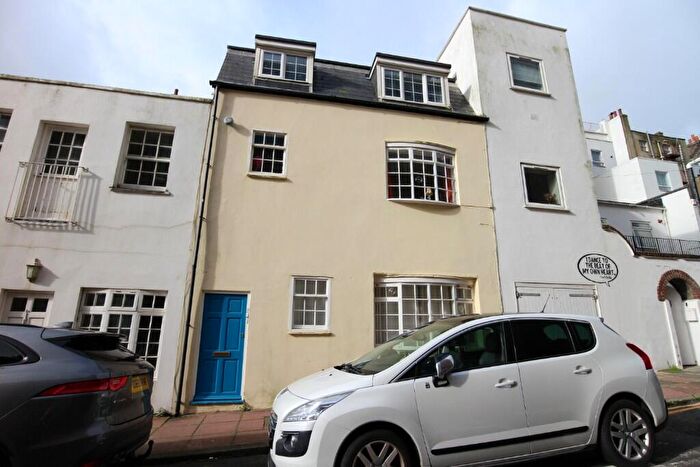 2 Bedroom Maisonette To Rent In Queensbury Mews, BN1