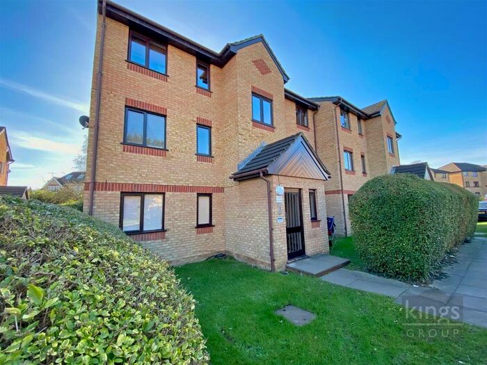 1 Bedroom Flat To Rent In Woodfield Close, Enfield, EN1