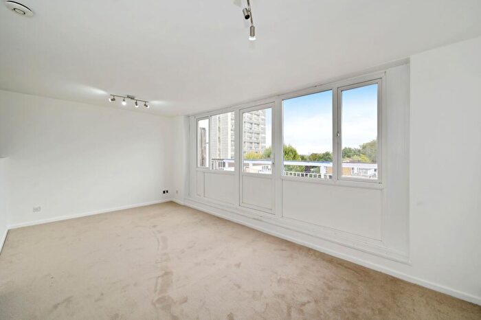 2 Bedroom Apartment For Sale In Cable Street, London, E1