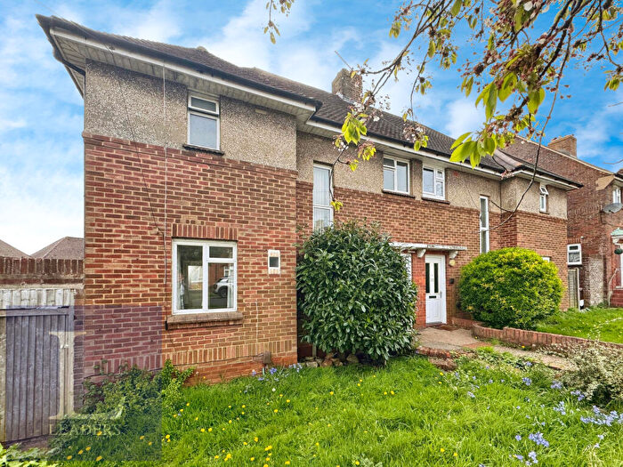 3 Bedroom Semi-Detached House To Rent In Poynings Drive, BN3