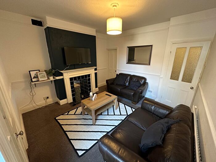 4 Bedroom Terraced House To Rent In Modern Bedroom Bathroom House // /, LN5