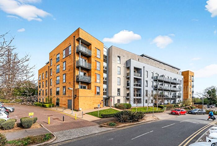 2 Bedroom Flat For Sale In St. Georges Grove, London, SW17