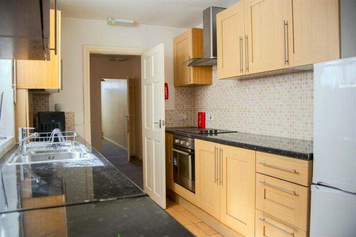 2 Bedroom Flat To Rent In Raddlebarn Road, Birmingham, B29