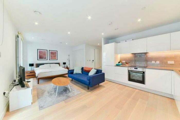 Apartment To Rent In Schooner Road, London, E16