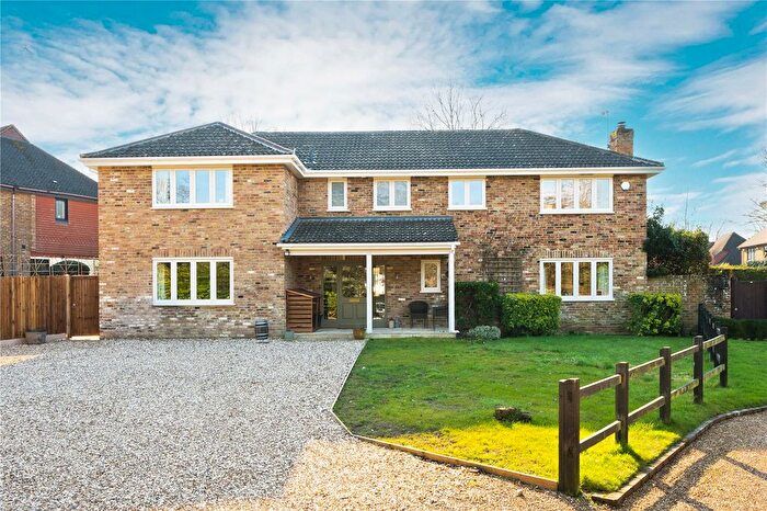 4 Bedroom Detached House To Rent In Heathlands Close, Woking, Surrey, GU21