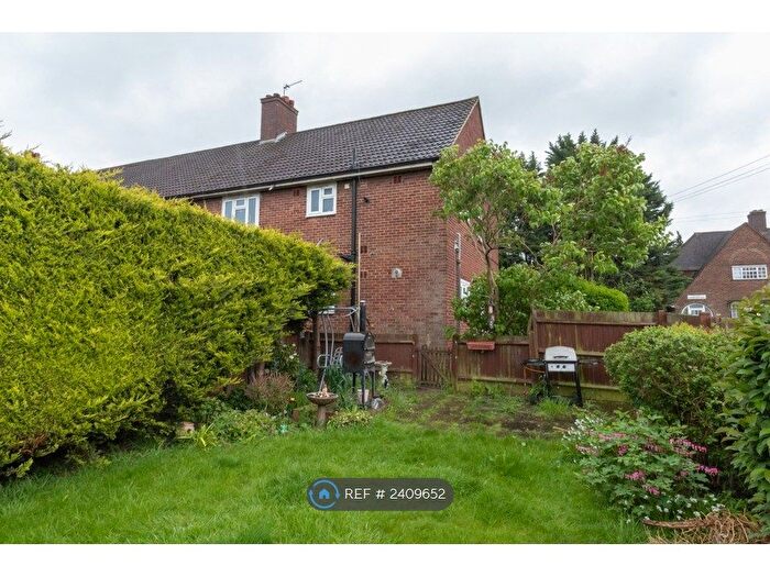 2 Bedroom Maisonette To Rent In Crockham Way, London, SE9