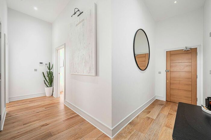 2 Bedroom Flat To Rent In High Road, North Finchley, London, N12