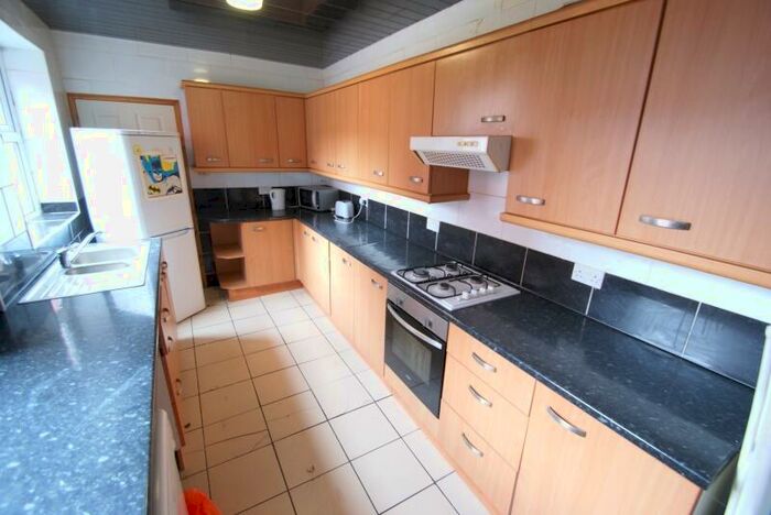 7 Bedroom Terraced House To Rent In Brudenell Mount, Hyde Park, Leeds, LS6