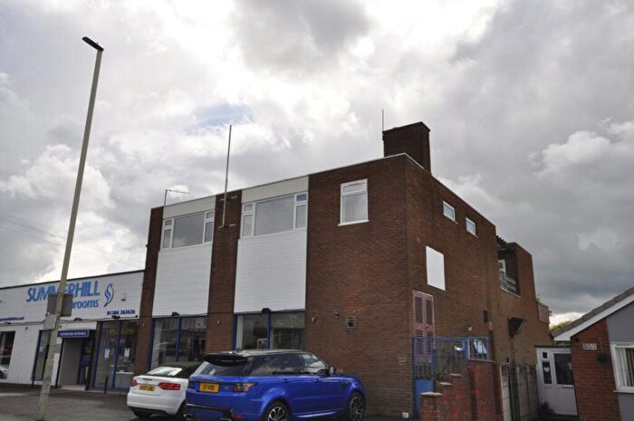 3 Bedroom Flat To Rent In Bradley Street, Pensnett, DY5