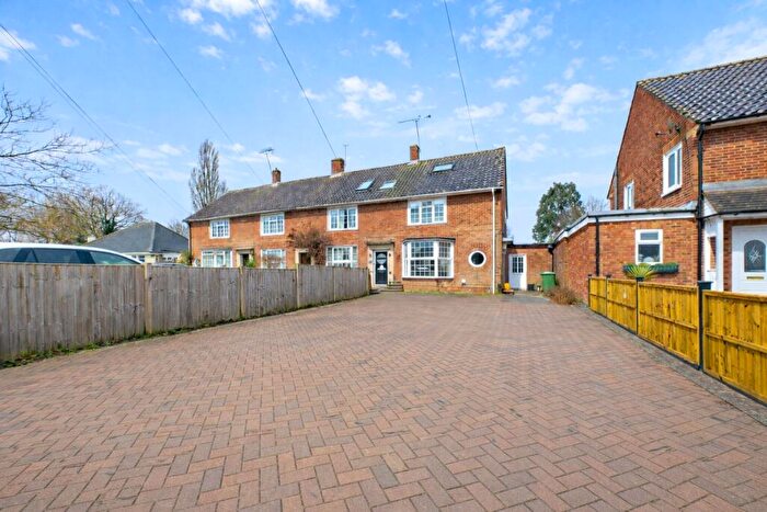 3 Bedroom End Of Terrace House To Rent In Meadow Way, Bracknell, Berkshire, RG42