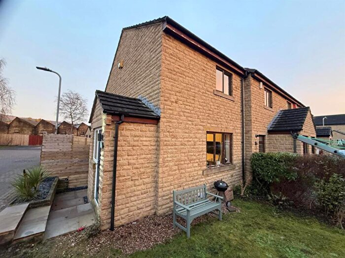 2 Bedroom Town House To Rent In Millfields, Silsden, BD20
