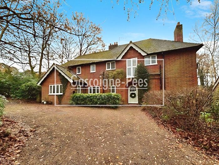 5 Bedroom Property To Rent In Golf Drive, Camberley, GU15