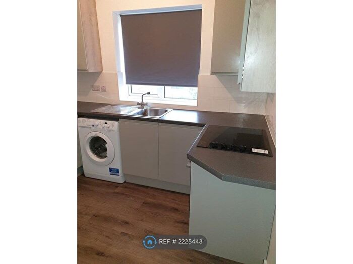 2 Bedroom Flat To Rent In Money Lane, West Drayton, UB7