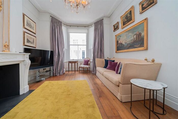 3 Bedroom Maisonette To Rent In Bramerton Street, Chelsea, SW3
