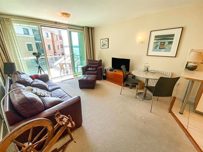 1 Bedroom Flat For Sale In Dolphin Quays, The Quay, Poole, BH15